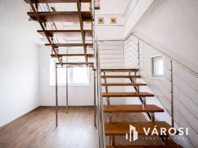 Modern családi otthon és kész üzemi bázis Nagyszénáson