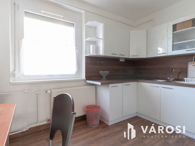 3 szobás, felújított, berendezett, gépesített lakás Csepelen