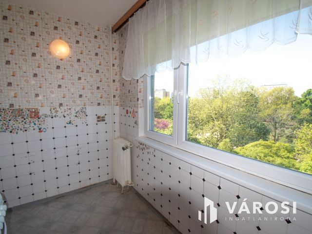 Saját ízlésére formálható 53 m2-es lakás Adyváros szívében
