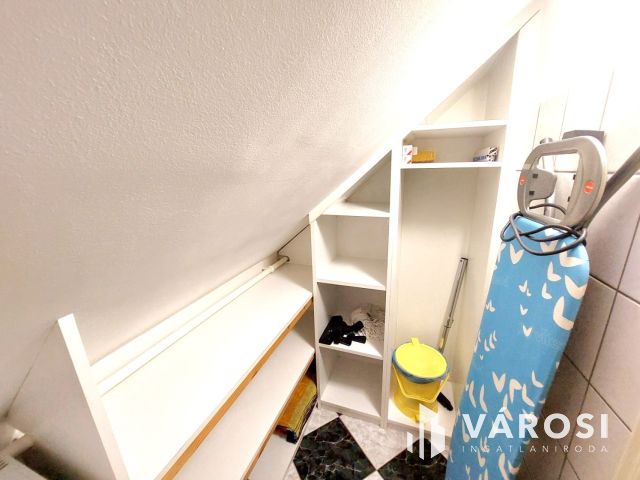 Kiadó 4.emeleti, modern, liftes lakás