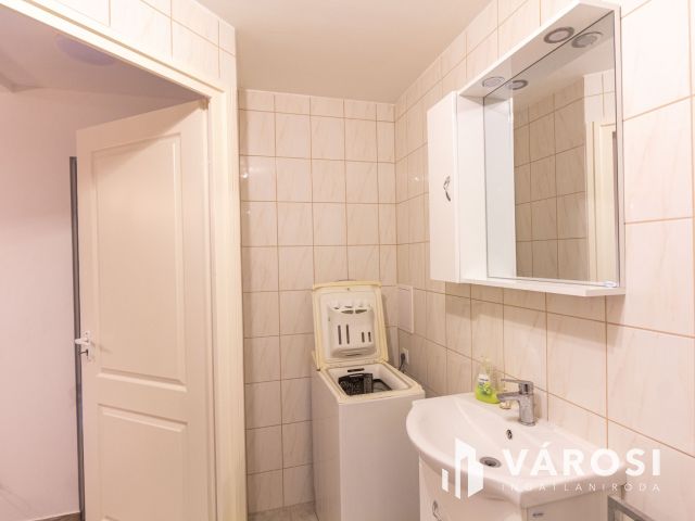 Egyetemistának, rezsimentes lakást kínálok