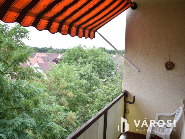 3. emeleti szép lakás teljes bútorzattal kiadó!