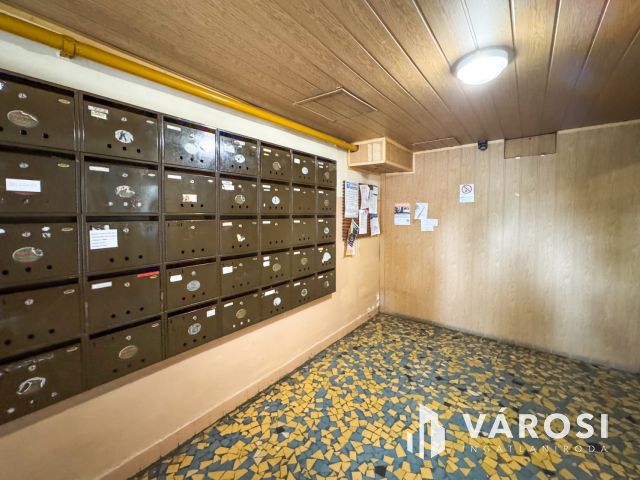 Kiadó panel lakás a belvároshoz közel