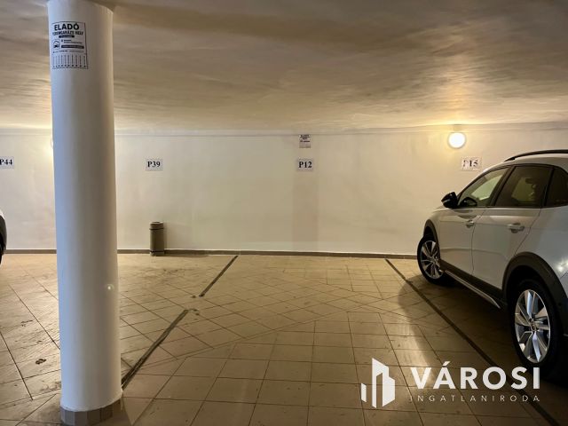 Teremgarázsos parkolóhely Balatonlelle központjában