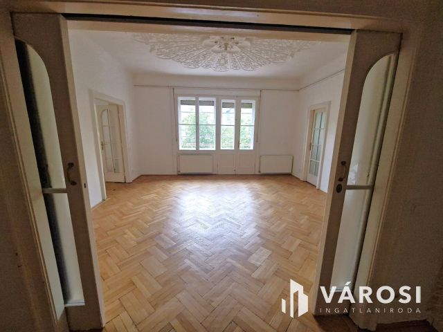 Időtlen elegancia a Stefánia úton –  polgári luxuslakás
