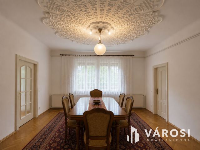 Időtlen elegancia a Stefánia úton –  polgári luxuslakás