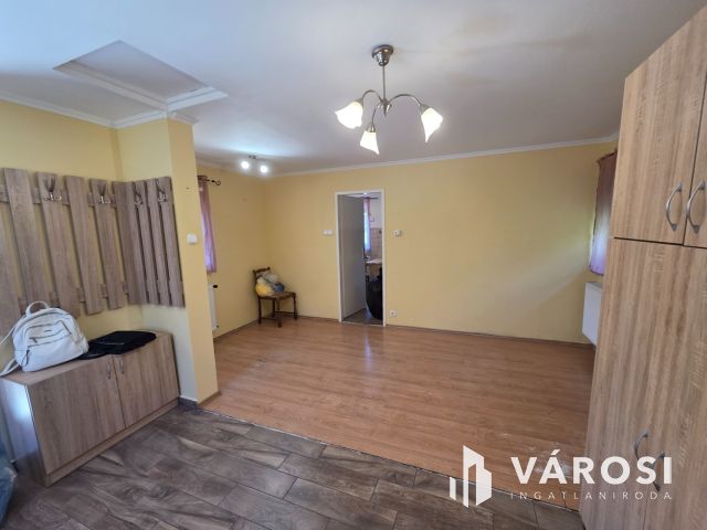 Takaros téliesített kis családi házikó igényes párnak kiadó