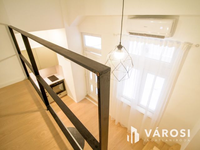 Modern galériás lakás kiadó Budapest szívében