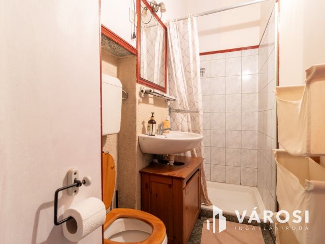 GALÉRIÁS LAKÁS A KELETI PÁLYAUDVAR KÖZELÉBEN