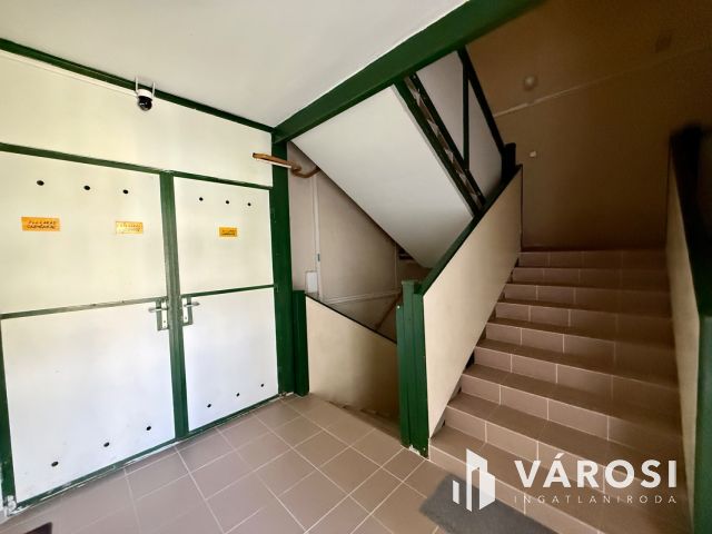 Makarenkó úton 1 szobás, gáz cirkós lakás eladó!
