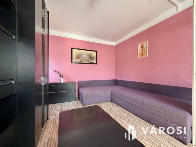 Makarenkó úton 1 szobás, gáz cirkós lakás eladó!