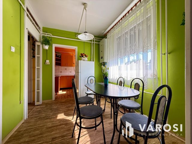 Makarenkó úton 1 szobás, gáz cirkós lakás eladó!
