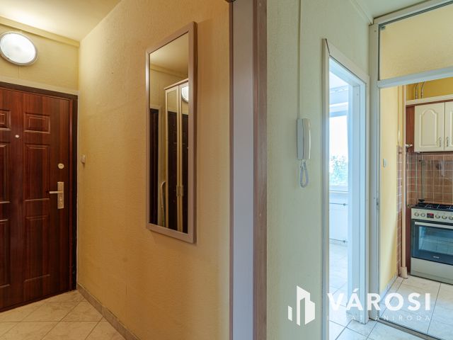 2+2 es panel lakás kiadó a Tabán utcában