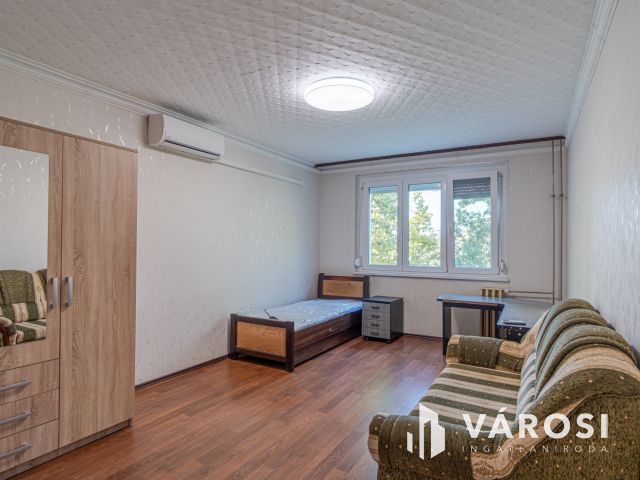 2+2 es panel lakás kiadó a Tabán utcában