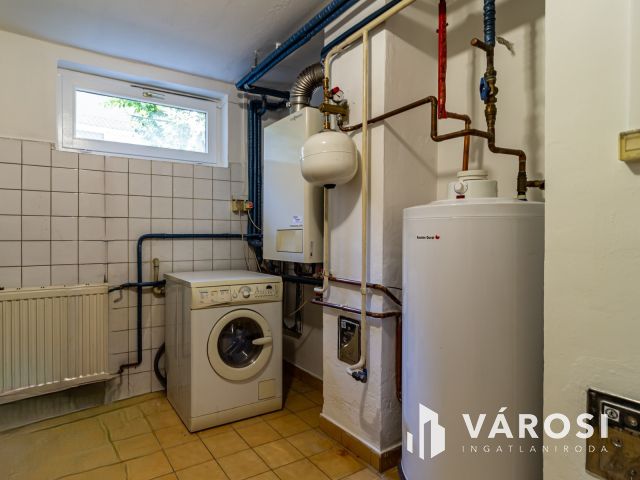 Csend, tér, kert és elegancia – kiadó ház Bp 2.kerületében