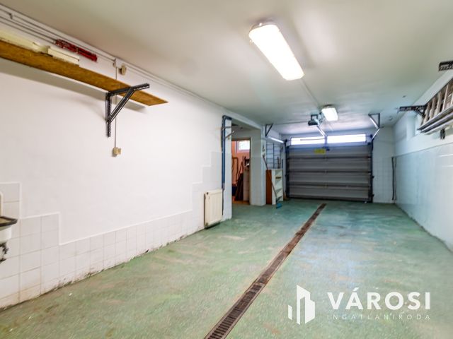 Csend, tér, kert és elegancia – kiadó ház Bp 2.kerületében