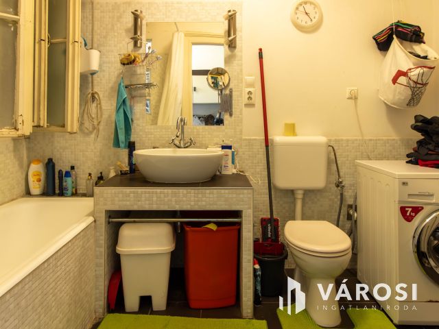 XI.Ker. szívében 93 m²-es, alakítható lakás, kiváló lokáció