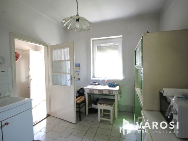 Otthon, vagy vállalkozás/üzlet helyszíne Szombathelyen