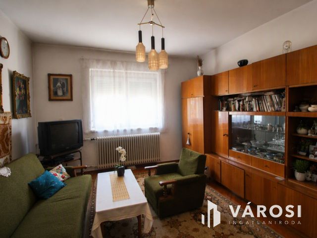 Otthon, vagy vállalkozás/üzlet helyszíne Szombathelyen