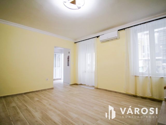 Három fürdőszobás duplex belvárosi lakás kiadó