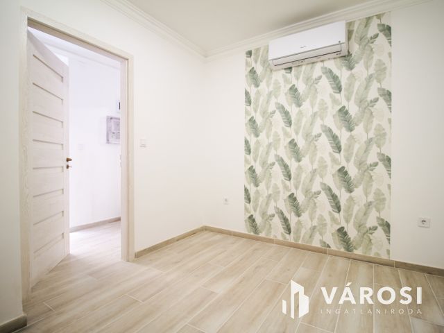 Három fürdőszobás duplex belvárosi lakás kiadó