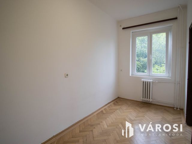 Erkélyes Tégla lakás eladó Győr Nádorvárosban a Másodikon