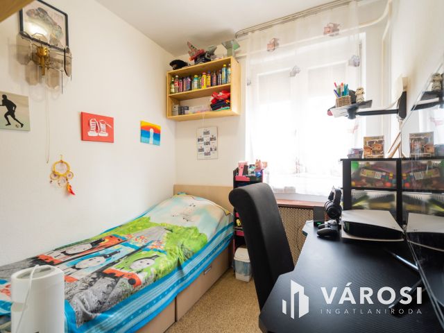 Nappali + 2 szobás, erkélyes lakás befektetőknek