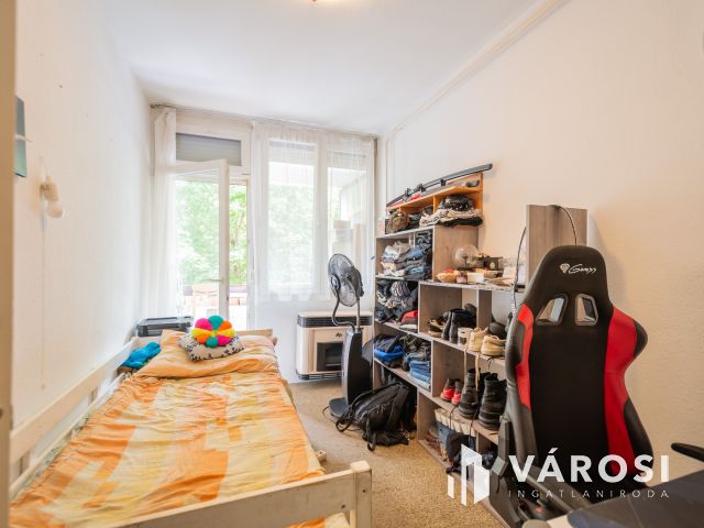 Nappali + 2 szobás, erkélyes lakás befektetőknek