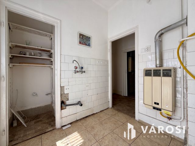 Vásártéren 1. emeleti, dupla erkélyes lakás eladó!