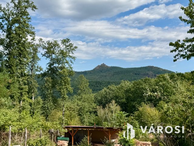 Gedőc tetőn felújított, panorámás nyaraló eladó!
