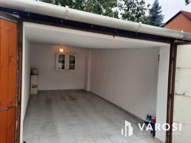 Eladó zárt udvari Garázs, a Közép fasoron!