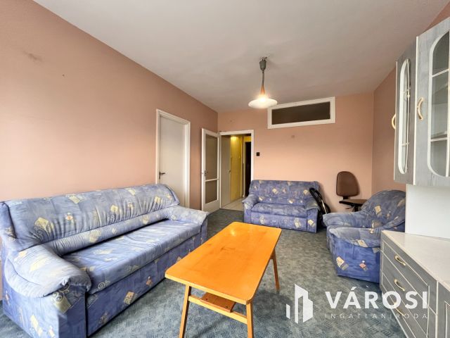 Belvárosi panoráma a Petőfi téren