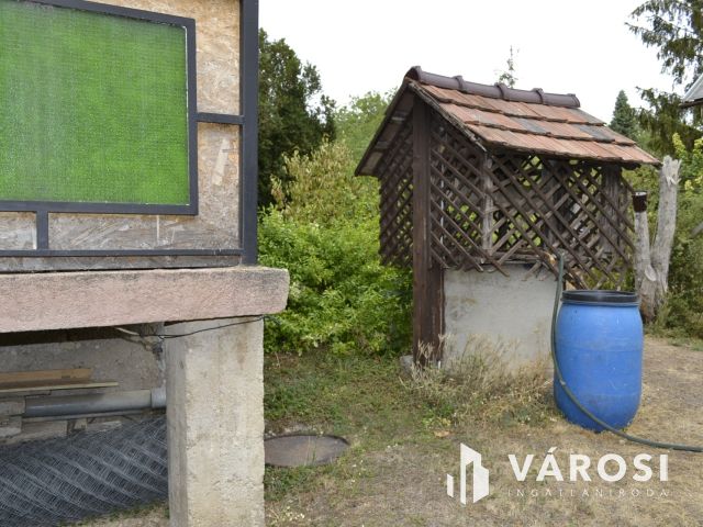 Lakhatásra alkalmas házikó Csatáron eladó!