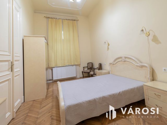 Horváth Mihály térnél 70 m2-es, 3 szobás, berendezett lakás