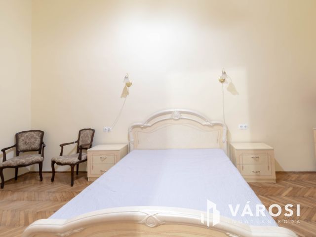 Horváth Mihály térnél 70 m2-es, 3 szobás, berendezett lakás