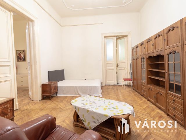 Horváth Mihály térnél 70 m2-es, 3 szobás, berendezett lakás