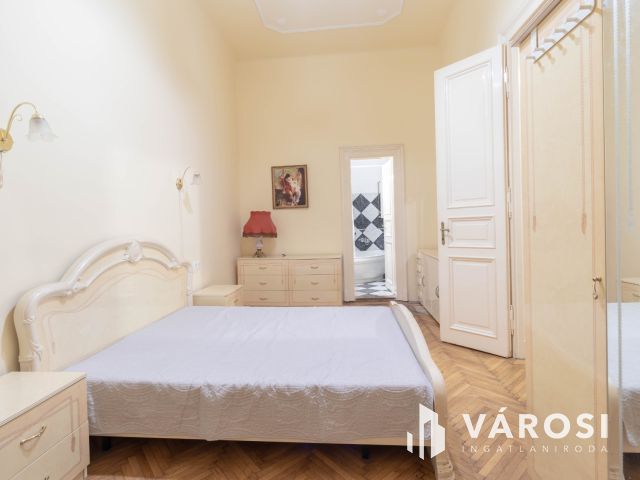 Horváth Mihály térnél 70 m2-es, 3 szobás, berendezett lakás