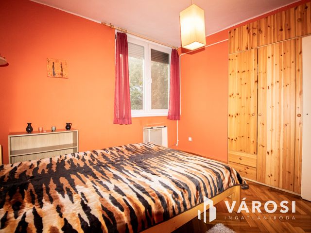 2. emelet, 2 szoba, erkély- a Kazinczyn