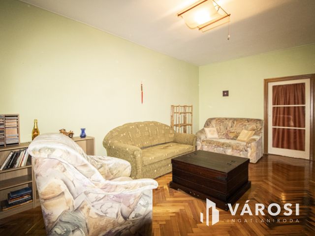 2. emelet, 2 szoba, erkély- a Kazinczyn