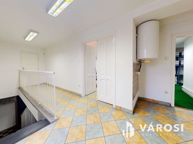 Üzleti iroda, raktár, műhely 4db parkolóval, pincével eladó