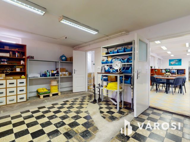 Üzleti iroda, raktár, műhely 4db parkolóval, pincével eladó