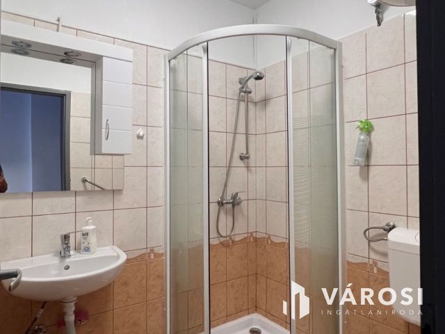 2 földszinti stúdióapartman az Aranyparton eladó