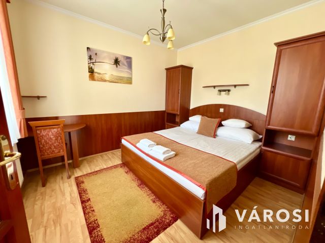 Eladó jól működő aparthotel Siófok szívében