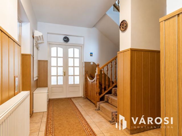 Több mint egy sorház-197 m² + kert + garázs + bővíthetőség