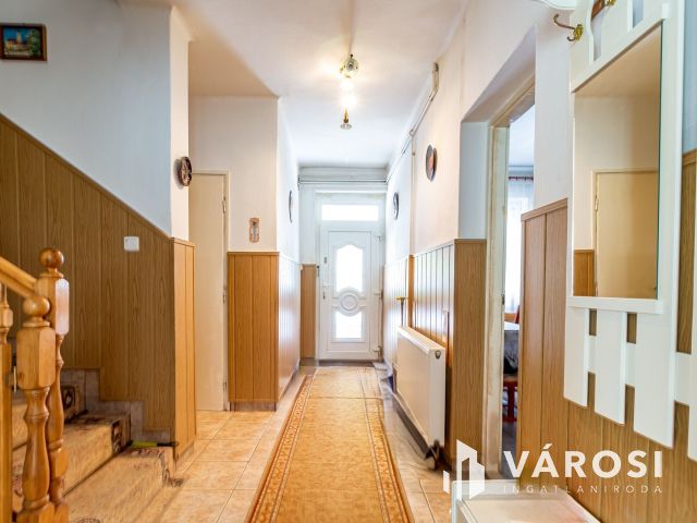 Több mint egy sorház-197 m² + kert + garázs + bővíthetőség