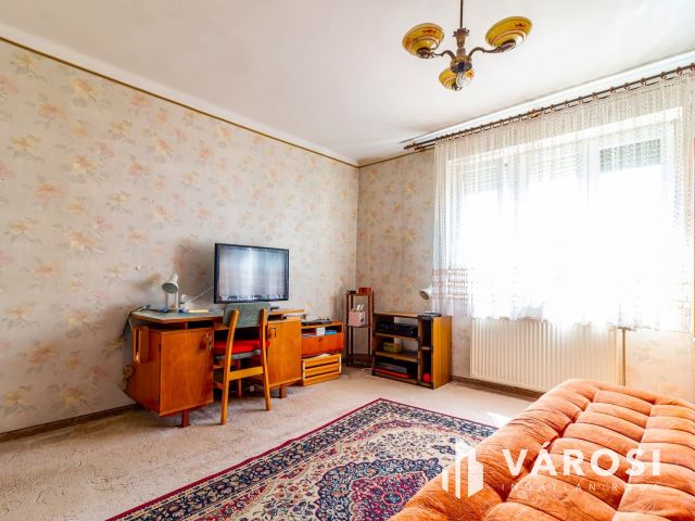 Több mint egy sorház-197 m² + kert + garázs + bővíthetőség