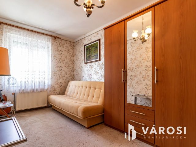 Több mint egy sorház-197 m² + kert + garázs + bővíthetőség