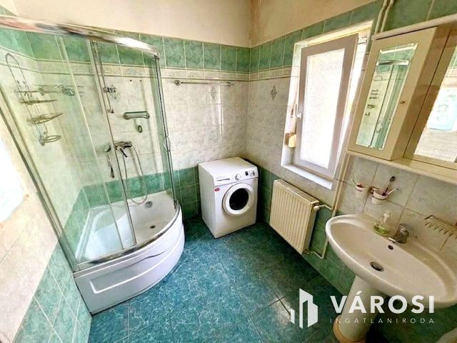 Több mint egy sorház-197 m² + kert + garázs + bővíthetőség