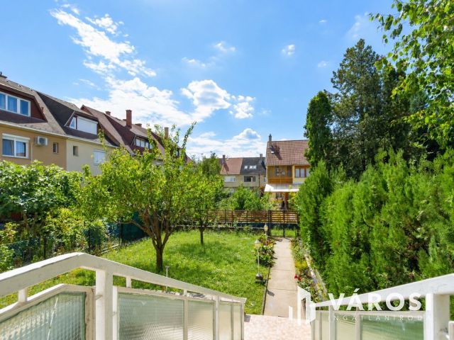 Több mint egy sorház-197 m² + kert + garázs + bővíthetőség