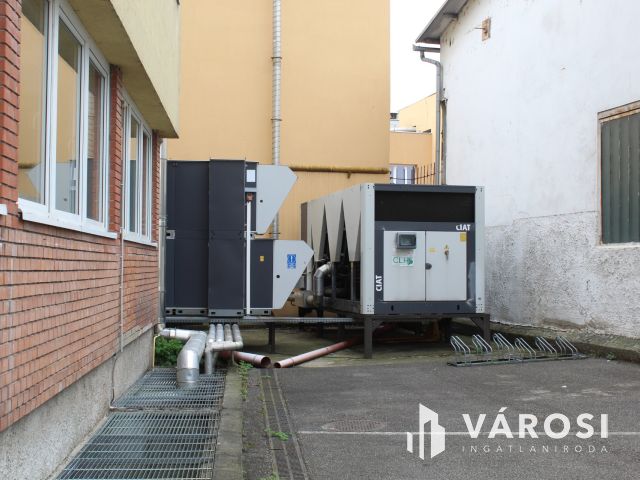Miskolc nagyon frekventált részén kiadó iroda üzlet székház!